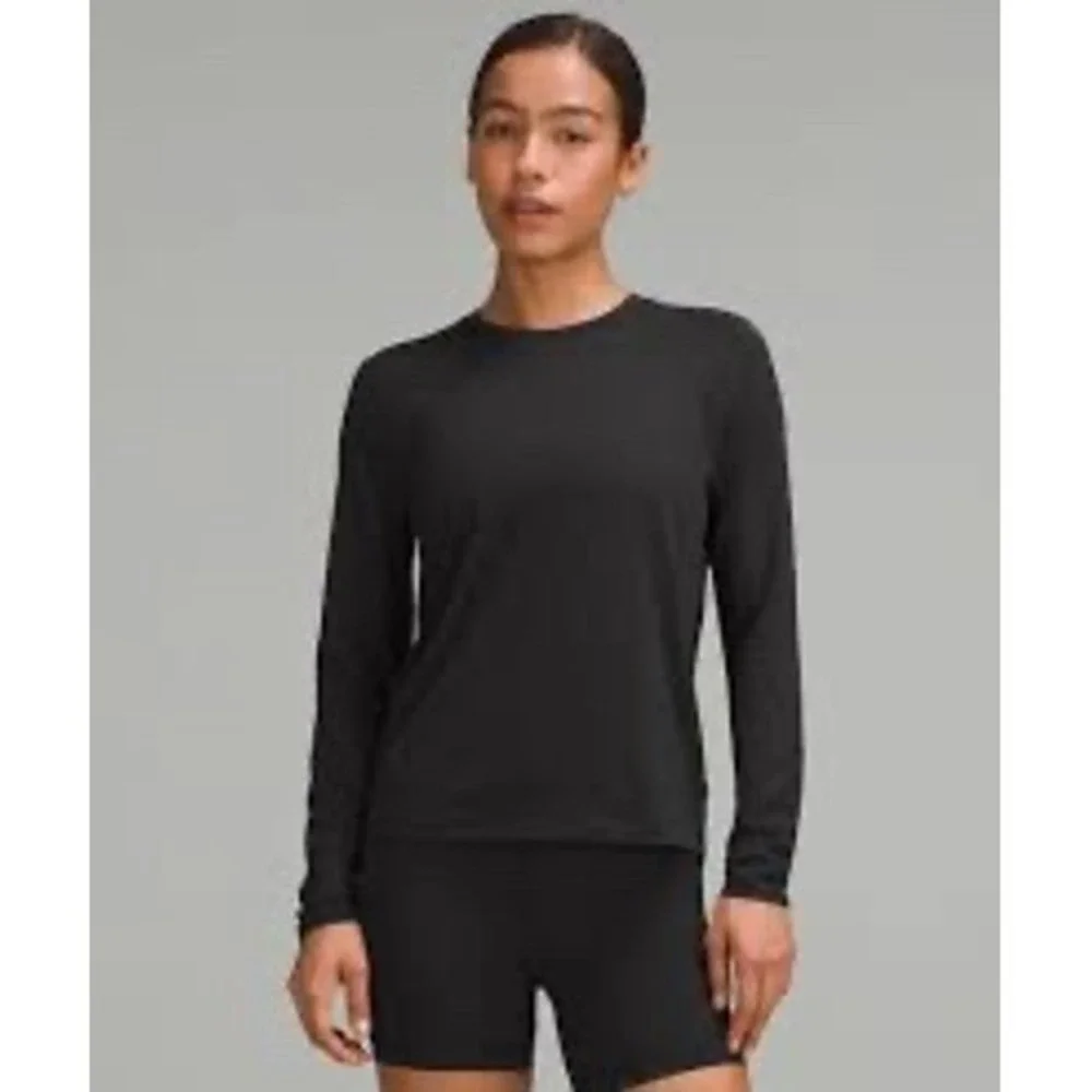 Lululemon Black Long Sleeve Athletic Top Women Size S Designed‎ in Vancouver